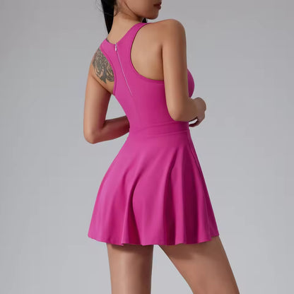 Vestido desportivo feminino respirável de corte justo — com almofadas no peito, ideal para ténis, golfe, ioga e treino no verão de 2024.