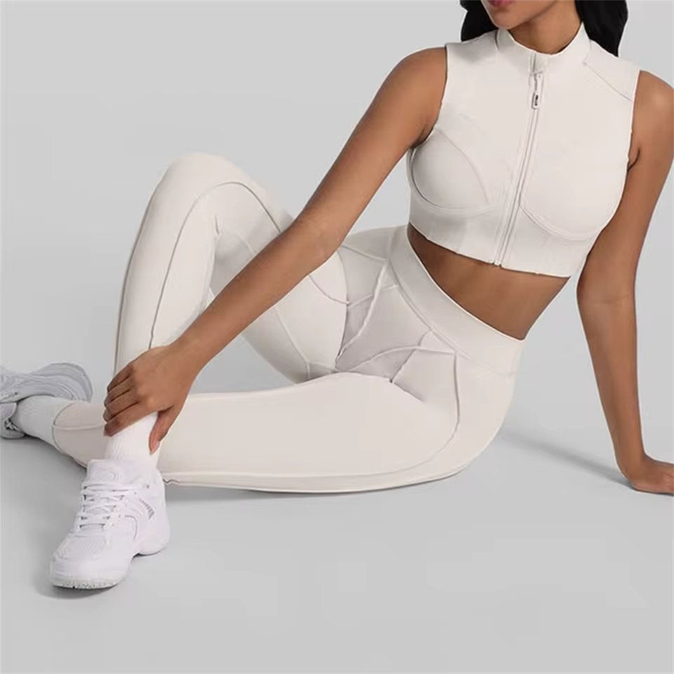 Conjunto feminino de treino com 2 peças — jaqueta acolchoada e roupa desportiva de ioga, com camisa de manga comprida de secagem rápida para fitness.