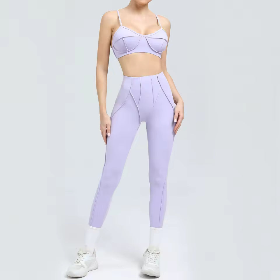 Conjunto feminino de ioga 3D — leggings de cintura alta que modelam e levantam o quadril, com top sem costas, para treino e ginásio.