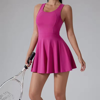 Vestido desportivo feminino respirável de corte justo — com almofadas no peito, ideal para ténis, golfe, ioga e treino no verão de 2024.