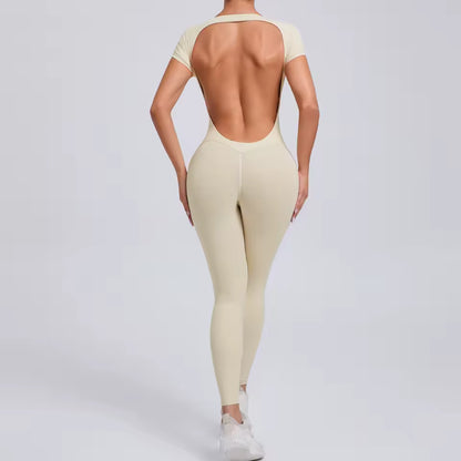 Macacão feminino de manga curta — peça única com secagem rápida, ideal para ioga, treino e ginásio; modelo justo tipo bodysuit com calções desportivos.