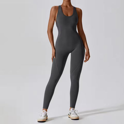 Macacão feminino de ioga e fitness — roupa desportiva de treino e pilates, com efeito push-up e design activewear.