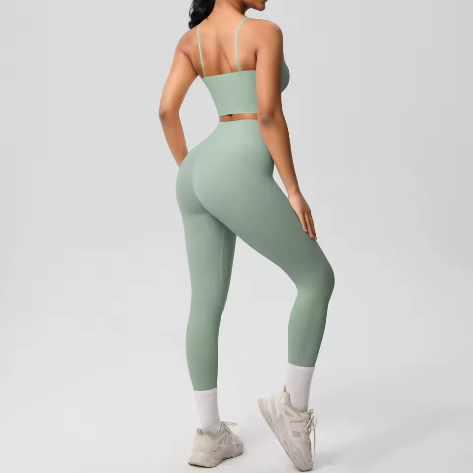 Conjunto desportivo feminino 2 peças — roupa de treino e ioga, com sutiã de suporte e leggings modeladoras para controlo abdominal.