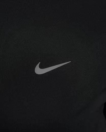 Camisola de corrida com capuz e fecho de secagem rápida Nike Swift Dri-FIT feminina