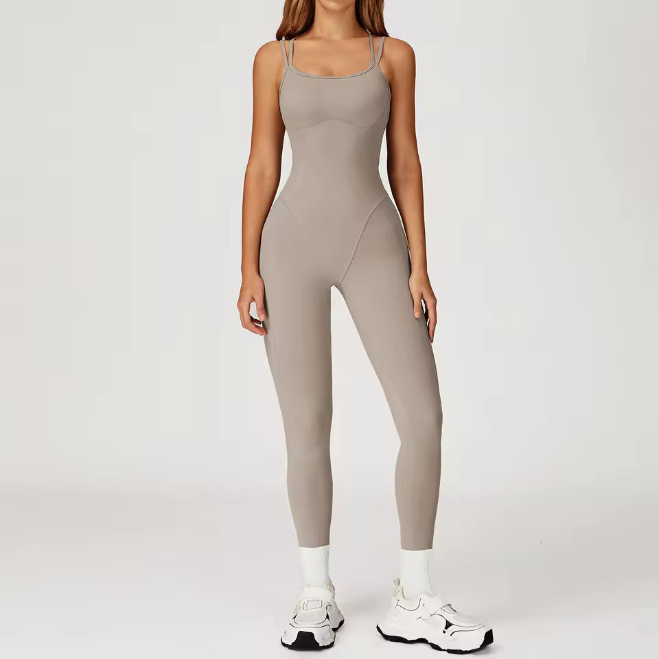 Macacão feminino com costas cruzadas — conjunto de yoga de uma peça, justo e elegante, ideal para treino, corrida ao ar livre e fitness, com efeito push up e design sexy.
