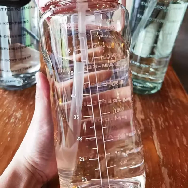 Garrafa de água portátil de 2 litros, em plástico com palha, ideal para viagem, desporto e fitness, tamanho grande para adultos.