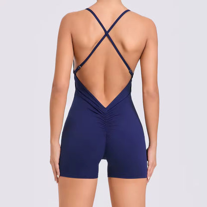 Macacão feminino de ioga sem costas — shorts integrados, roupa desportiva de fitness, peça única com efeito push up para treino.