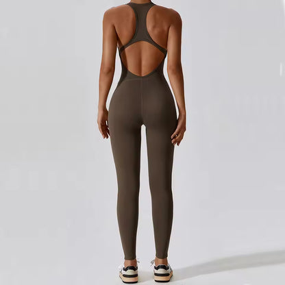 Macacão feminino de ioga e fitness — roupa desportiva de treino e pilates, com efeito push-up e design activewear.