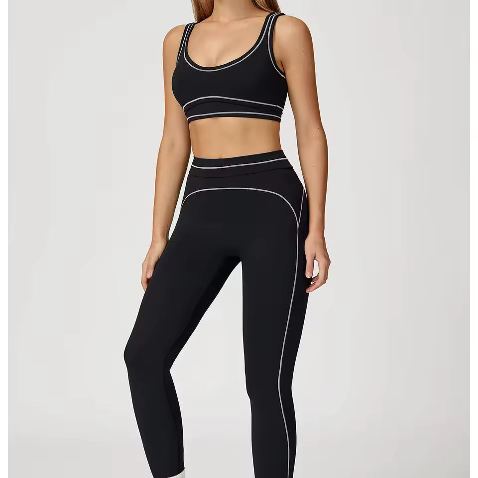 Conjunto de yoga feminino de 2 peças com contraste de cores, composto por sutiã desportivo e leggings de cintura alta, ideal para treino, corrida e fitness.