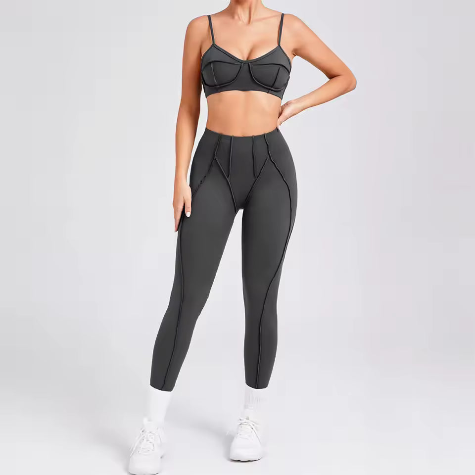Conjunto feminino de ioga 3D — leggings de cintura alta que modelam e levantam o quadril, com top sem costas, para treino e ginásio.