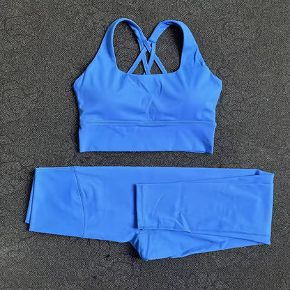 Conjunto feminino de leggings e sutiã de fitness em cor sólida — tecido macio, ajustado e resistente, ideal para treino de alta intensidade e à prova de agachamentos.
