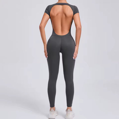 Macacão feminino de manga curta — peça única com secagem rápida, ideal para ioga, treino e ginásio; modelo justo tipo bodysuit com calções desportivos.