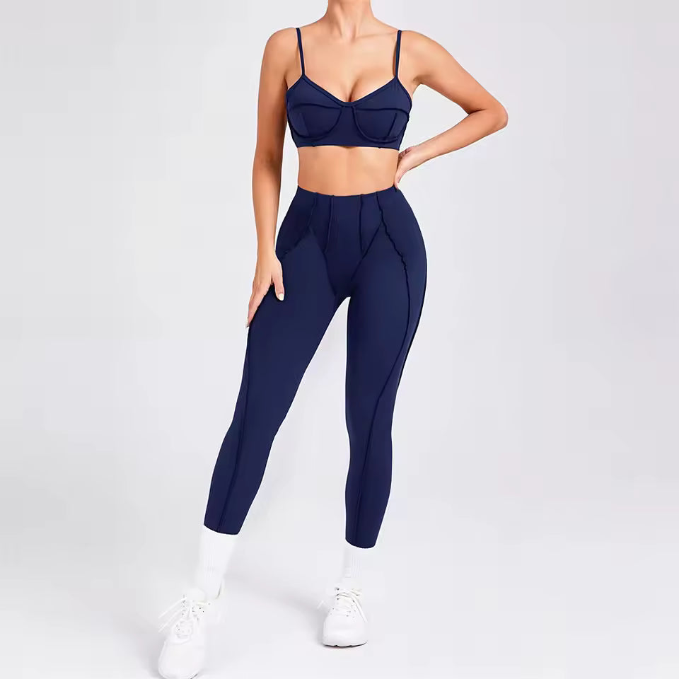 Conjunto feminino de ioga 3D — leggings de cintura alta que modelam e levantam o quadril, com top sem costas, para treino e ginásio.