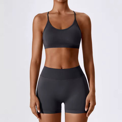 Conjunto feminino sem costuras para ioga e ginásio — inclui top curto e calções, ideal para treino, corrida e fitness (2 peças).