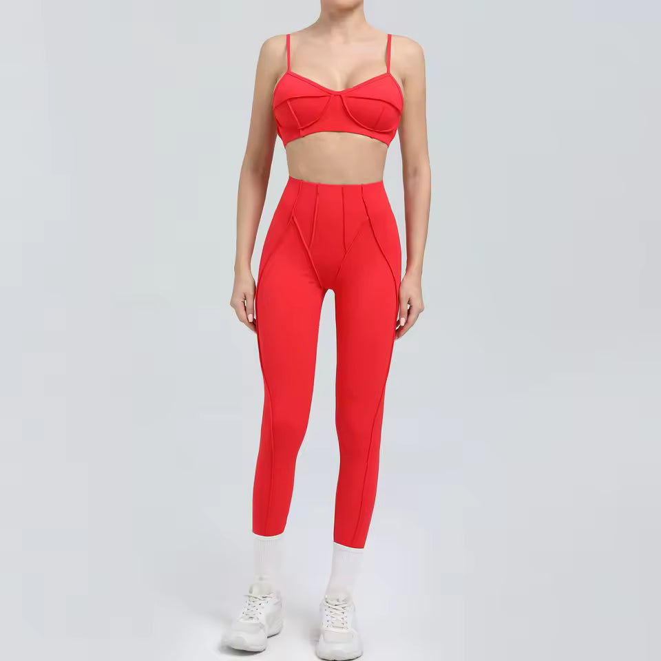 Conjunto feminino de ioga 3D — leggings de cintura alta que modelam e levantam o quadril, com top sem costas, para treino e ginásio.