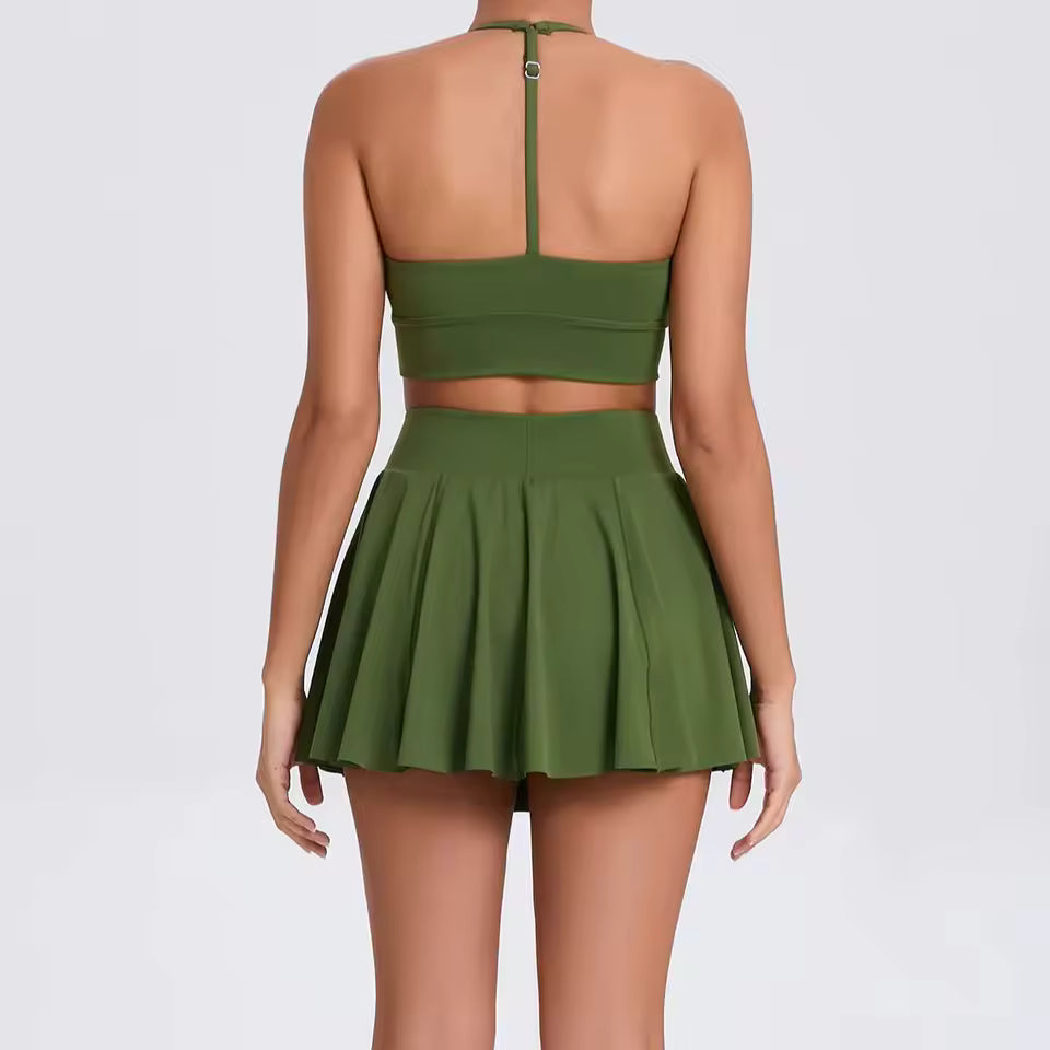 Conjunto feminino de yoga e desporto ao ar livre, de 2 peças, composto por sutiã desportivo e saia curta, ideal para treino, corrida e atividades casuais, com tecido respirável e confortável.