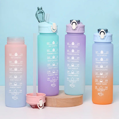 Garrafa desportiva de 700 ml resistente a altas temperaturas, com palha e graduação, acabamento fosco em arco-íris de cor progressiva, copo de água em plástico.