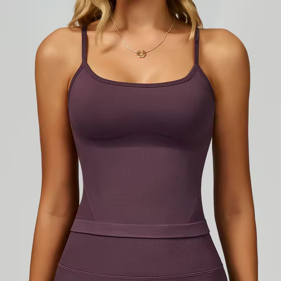 Top desportivo feminino sem costuras, cor sólida, respirável, de secagem rápida, sem mangas, com almofadas no peito, ideal para yoga, treino e corrida