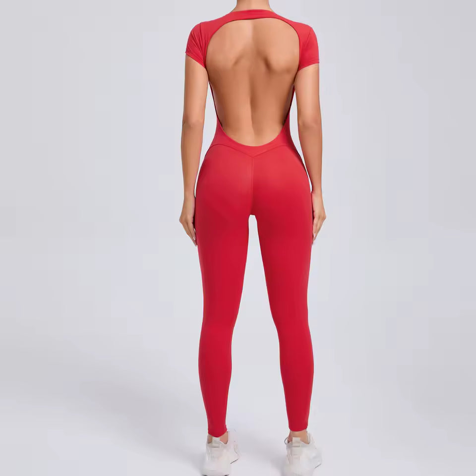 Macacão feminino de manga curta — peça única com secagem rápida, ideal para ioga, treino e ginásio; modelo justo tipo bodysuit com calções desportivos.