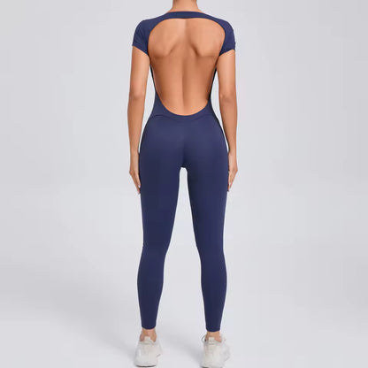 Macacão feminino de manga curta — peça única com secagem rápida, ideal para ioga, treino e ginásio; modelo justo tipo bodysuit com calções desportivos.