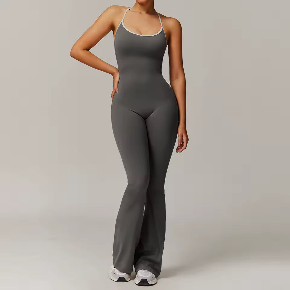 Macacão feminino justo com decote em “V” nas costas — peça desportiva e casual, ideal para treino, fitness e streetwear.