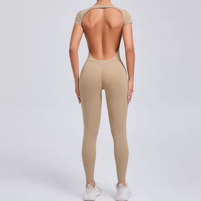 Macacão feminino de manga curta — peça única com secagem rápida, ideal para ioga, treino e ginásio; modelo justo tipo bodysuit com calções desportivos.