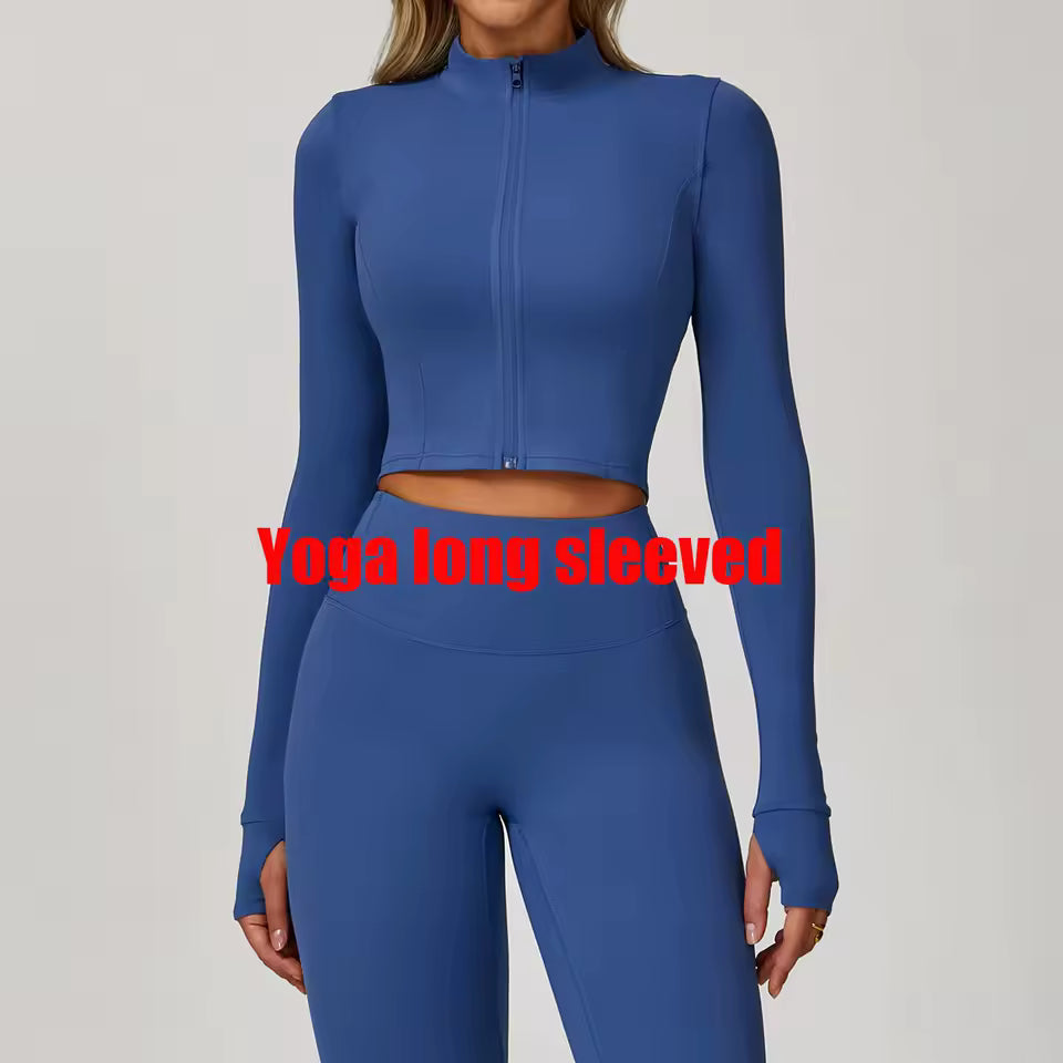 Casaco desportivo feminino de manga comprida, com fecho de zíper, gola alta e tecido de secagem rápida — ideal para yoga, corrida e atividades de fitness ao ar livre.