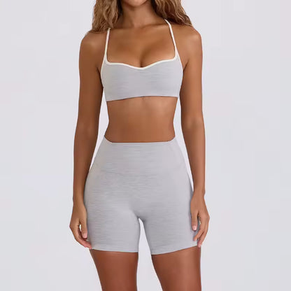 Conjunto de yoga feminino 2025 – cintura alta, efeito push-up e modelador, composto por top desportivo sem costas e leggings de compressão, ideal para treino, ginásio e yoga.