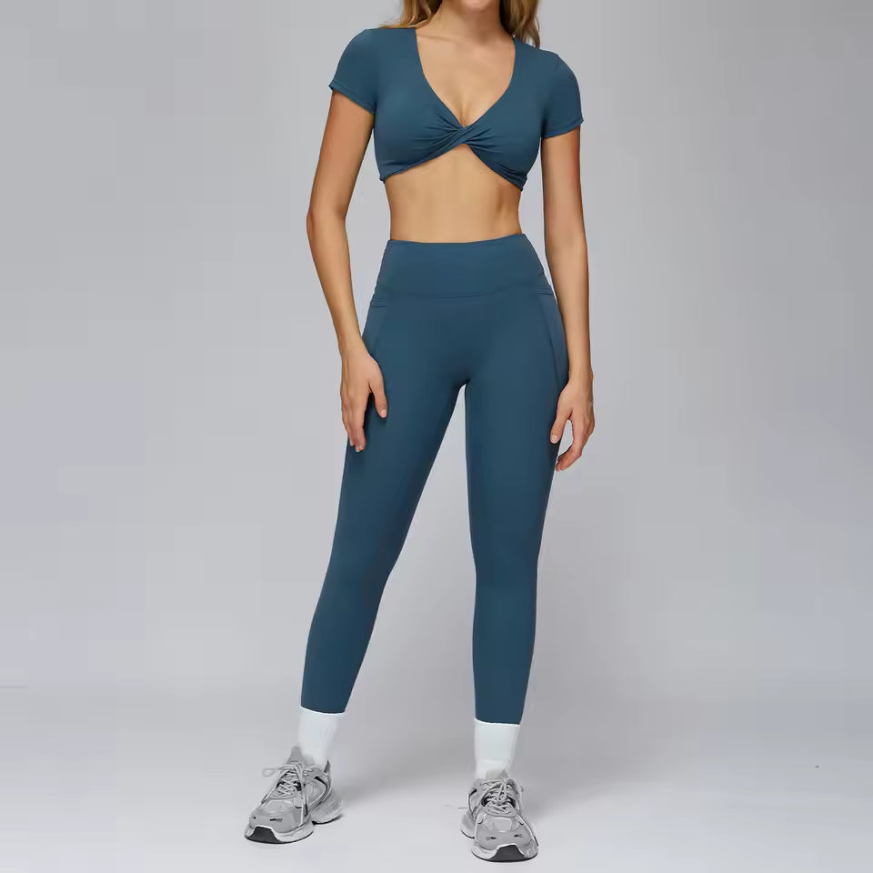 Conjunto de yoga feminino 2 peças: sutiã desportivo e roupas de treino de mangas curtas — ideal para ginásio, corrida e prática de yoga.