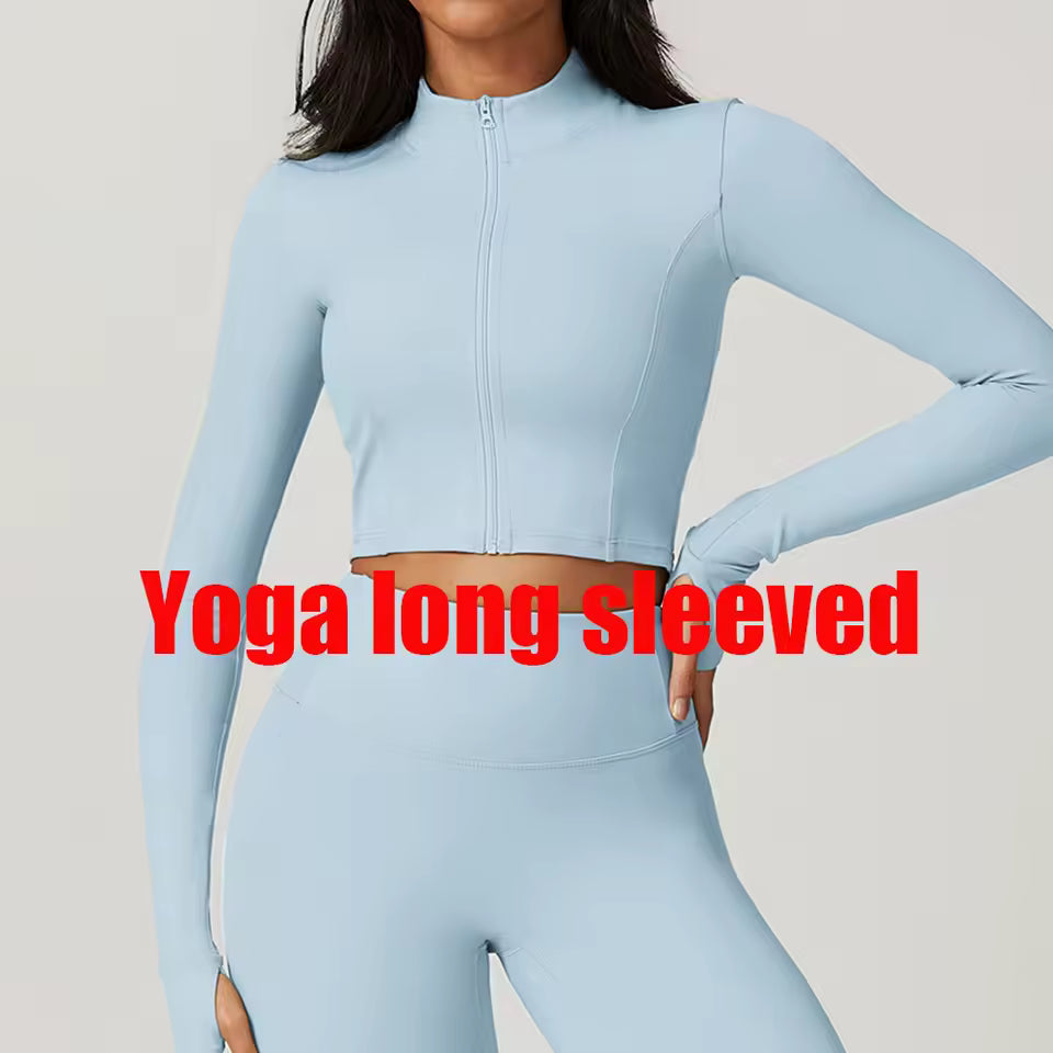Casaco desportivo feminino de manga comprida, com fecho de zíper, gola alta e tecido de secagem rápida — ideal para yoga, corrida e atividades de fitness ao ar livre.