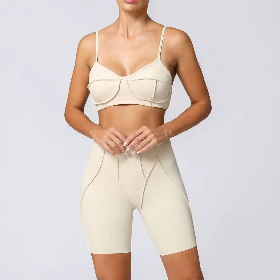 Conjunto feminino de ioga 3D — leggings de cintura alta que modelam e levantam o quadril, com top sem costas, para treino e ginásio.