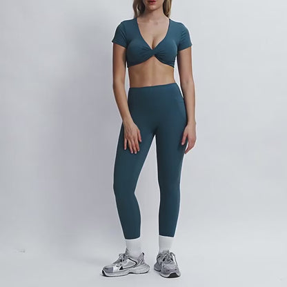 Conjunto de yoga feminino 2 peças: sutiã desportivo e roupas de treino de mangas curtas — ideal para ginásio, corrida e prática de yoga.
