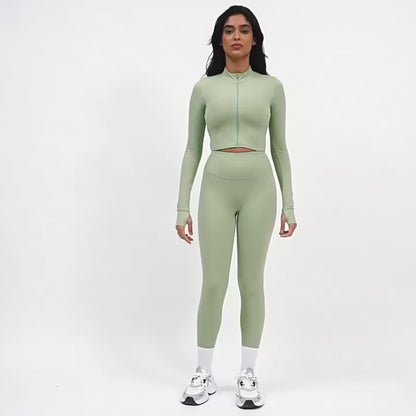 Casaco desportivo feminino de manga comprida, com fecho de zíper, gola alta e tecido de secagem rápida — ideal para yoga, corrida e atividades de fitness ao ar livre.